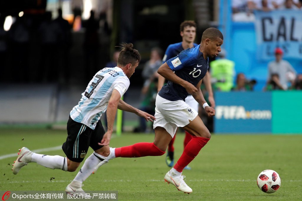  勒沃库森中场核心梅开二度助球队登顶